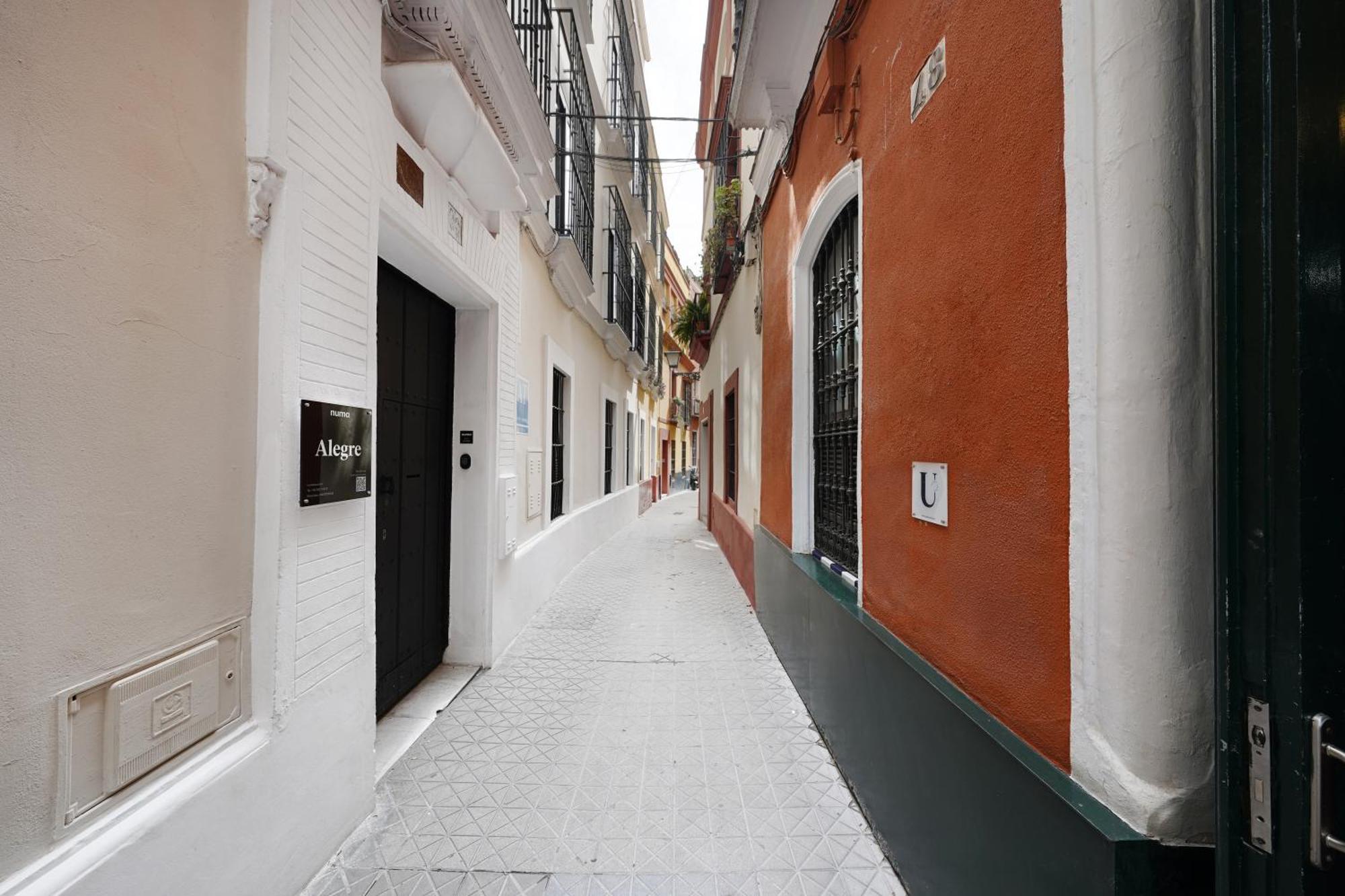 Numa Seville Alegre Bagian luar foto